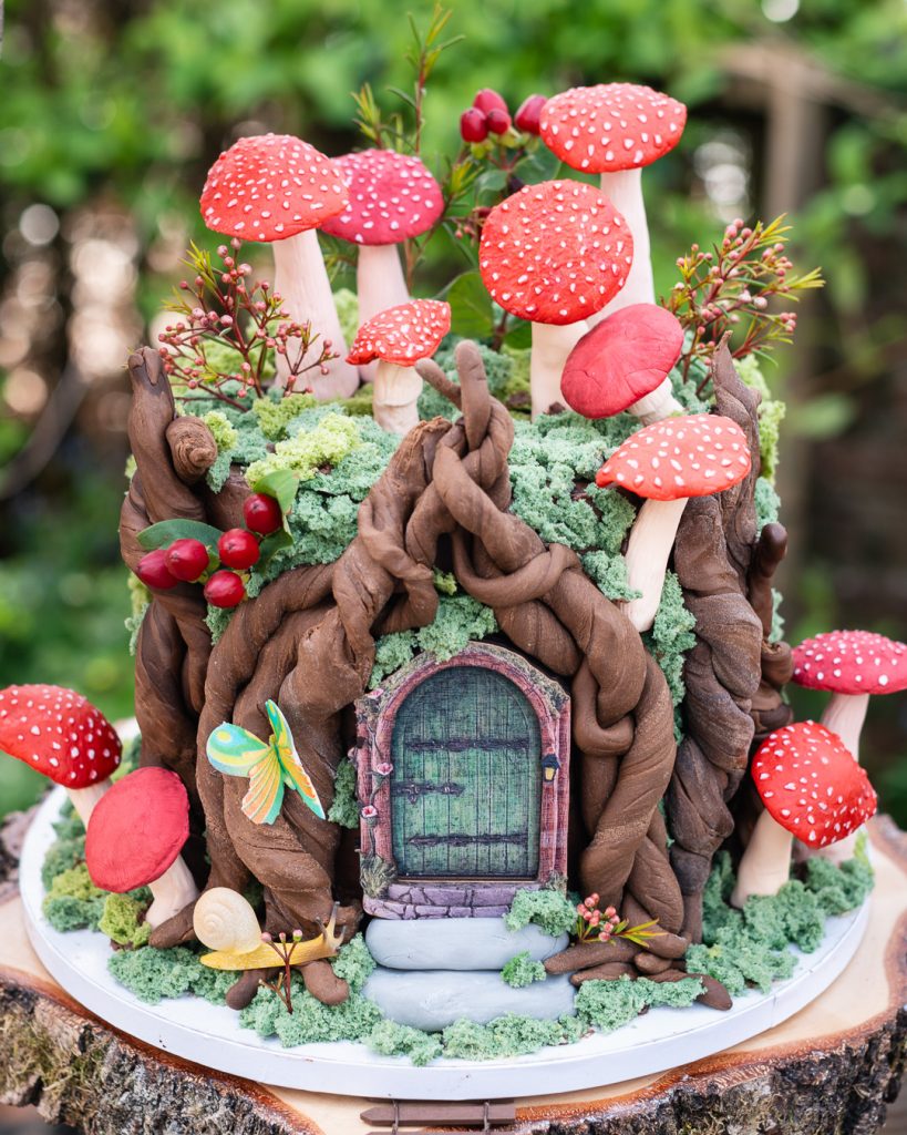 Hochzeitstorte mit Pilz und Wurzeloptik
