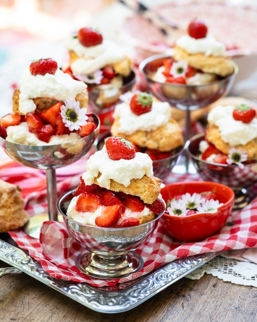 Gefüllte Scones mit Erdbeeren