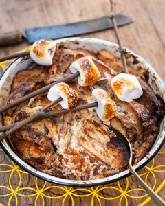 Mehr über den Artikel erfahren Zimtschneckenauflauf S‘mores