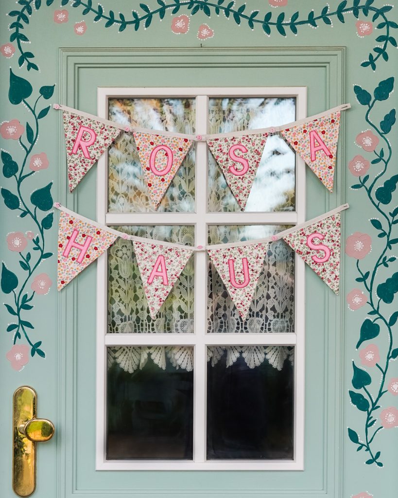 Rosa Haus Bunting