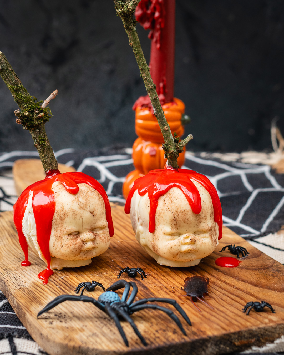Mehr über den Artikel erfahren Halloween Schokoäpfel am Stiel