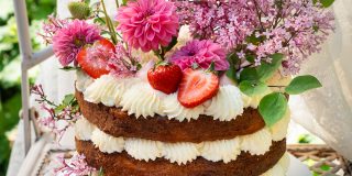Victoria Sponge mit frischen Erdbeeren